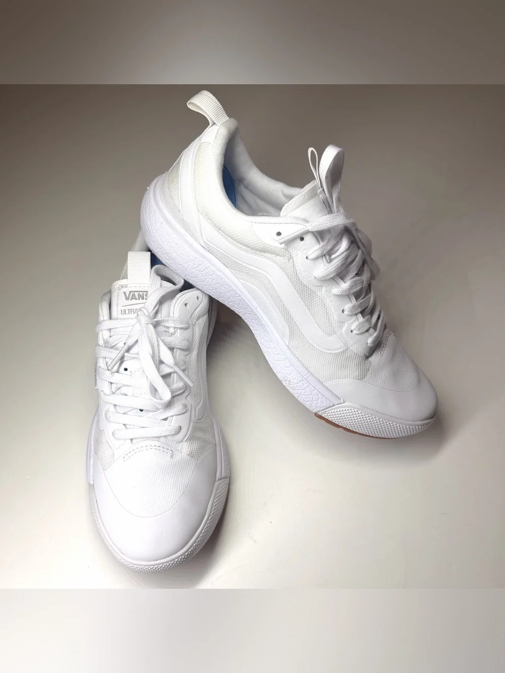 VANS Unisex Ultrarange Exo Low Top Athletic Sneaker Size- Mens 7 / Women’s 8.5